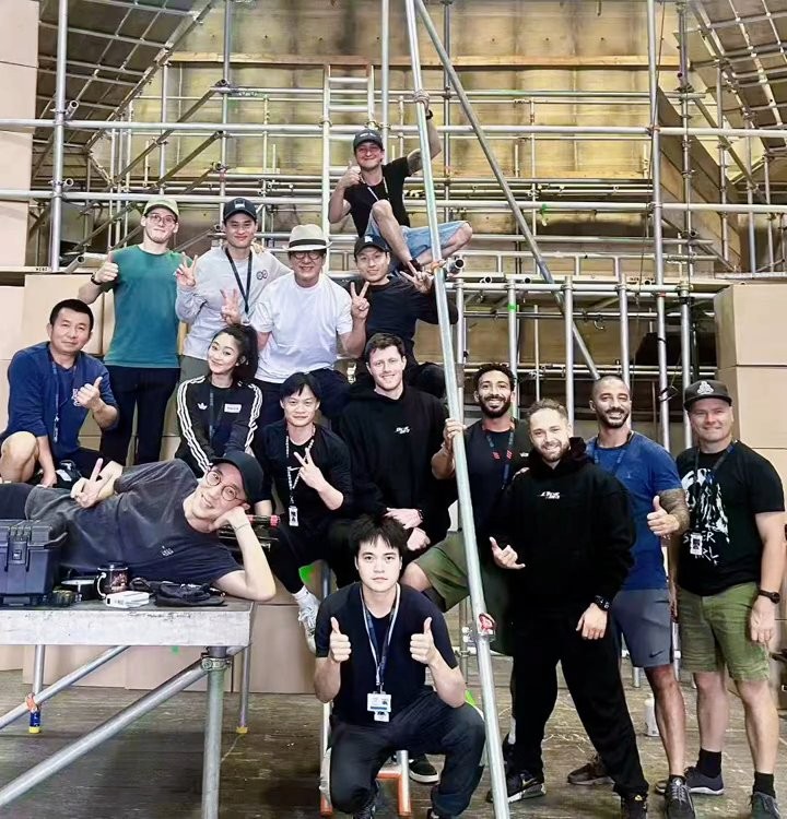 成龙现身《蜘蛛侠：崭新之日》拍摄现场！合