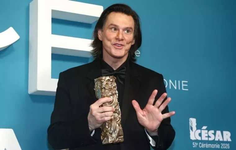 金凯瑞出席第51届法国凯撒电影奖 粉丝对其整容感到失望(图1)