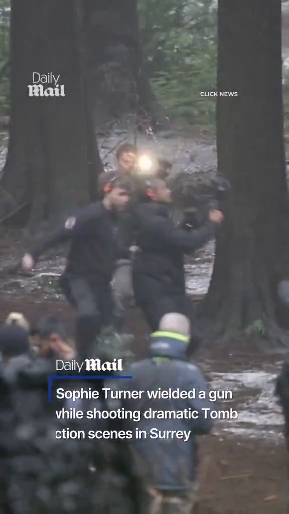 《古墓丽影》真人剧曝片场视频 劳拉手持双枪尽情射击(图1)