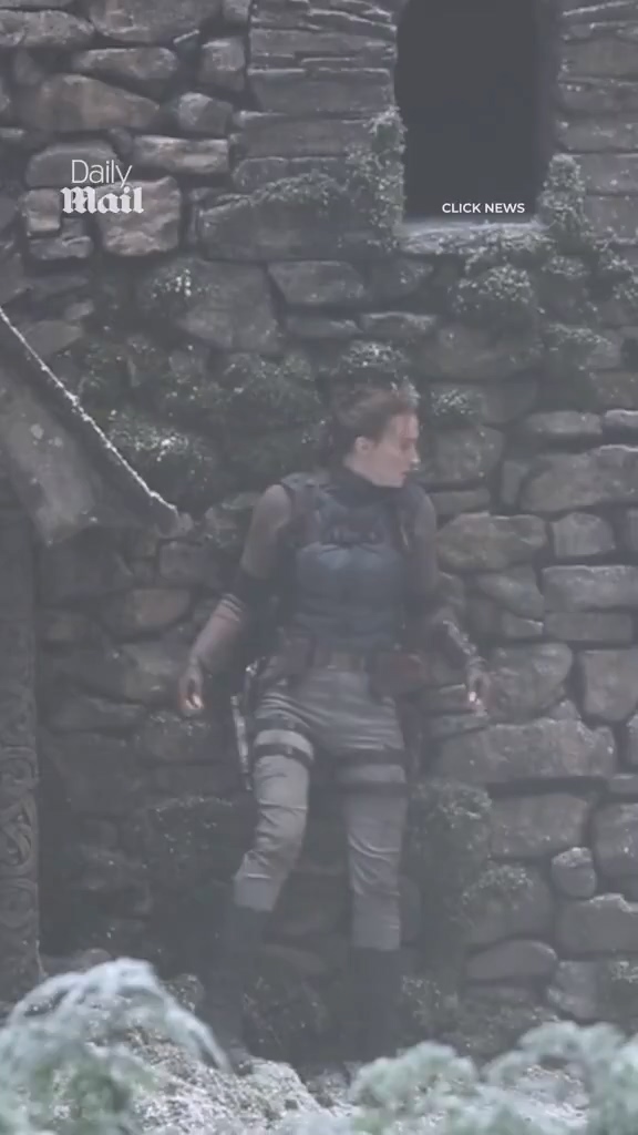 《古墓丽影》真人剧曝片场视频 劳拉手持双枪尽情射击(图6)