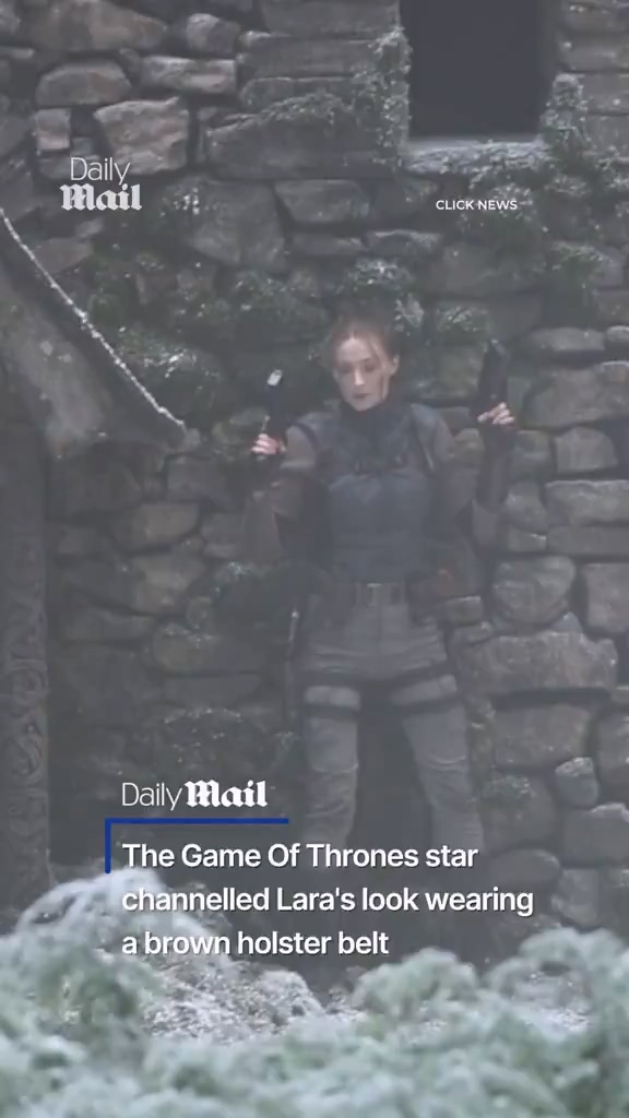 《古墓丽影》真人剧曝片场视频 劳拉手持双枪尽情射击(图8)