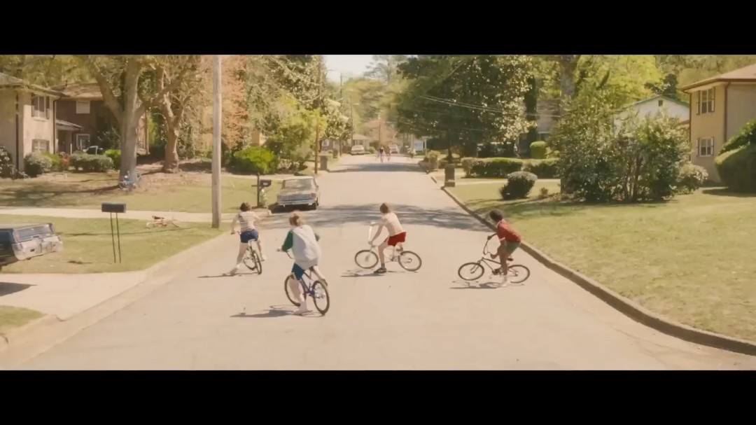 《逃出绝命街》前导预告 安妮·海瑟薇+麦克格雷主演(图1)