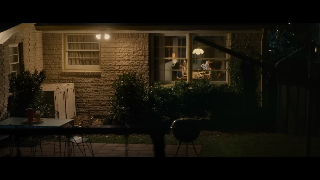 《逃出绝命街》前导预告 安妮·海瑟薇+麦克格雷主演(图3)