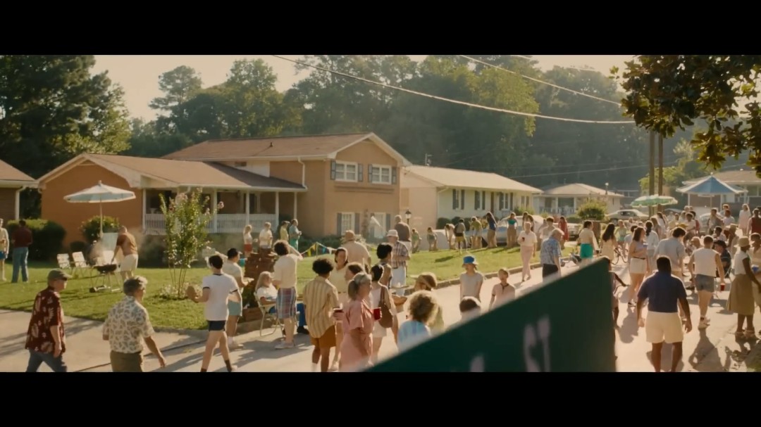 《逃出绝命街》前导预告 安妮·海瑟薇+麦克格雷主演(图7)