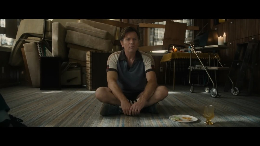 《逃出绝命街》前导预告 安妮·海瑟薇+麦克格雷主演(图8)