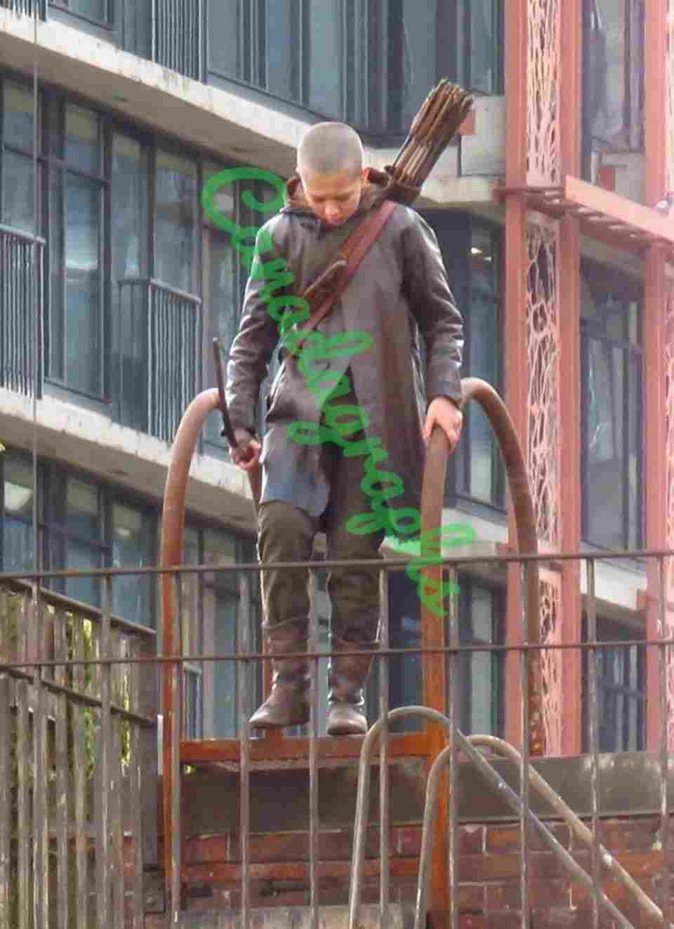 《最后的生还者》第三季片场照曝光:Lev光头造型亮相(图1)