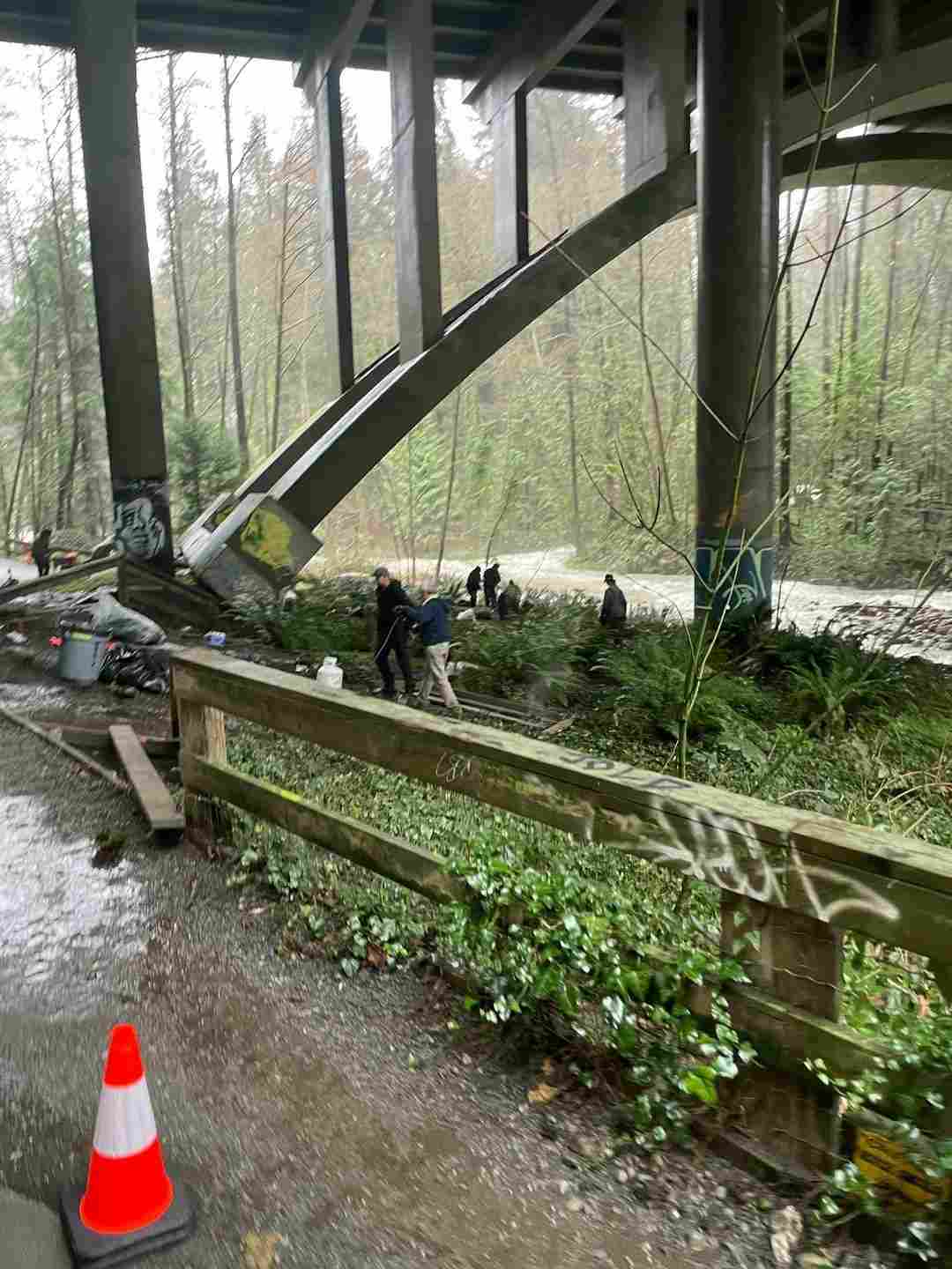 《最后的生还者》第三季片场照曝光:Lev光头造型亮相(图7)