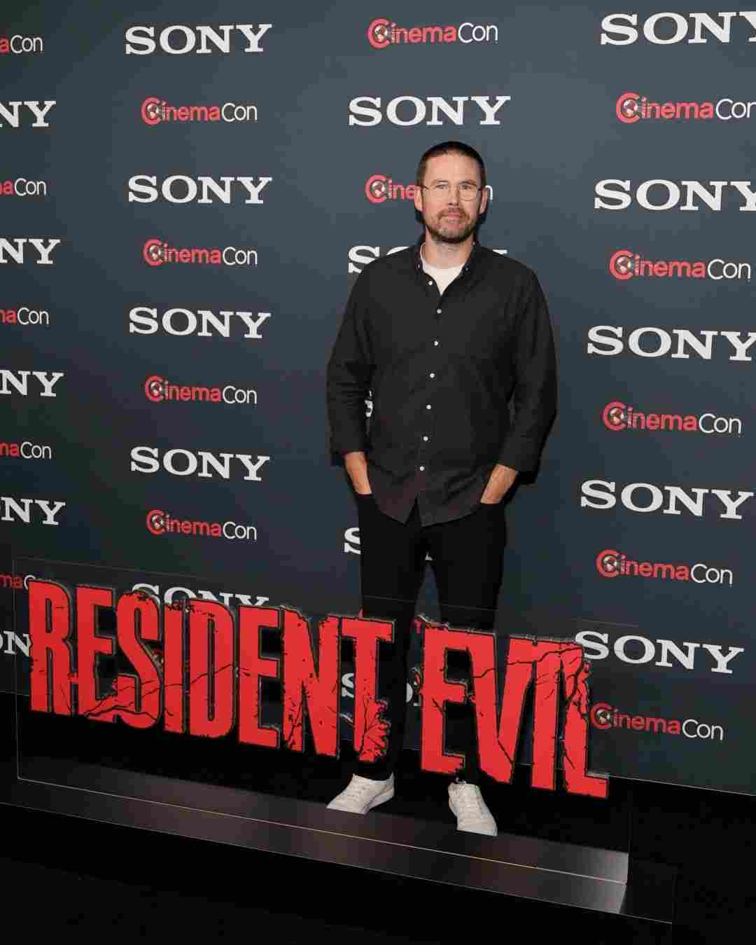 新版《生化危机》电影首支预告内容曝光 僵尸从楼顶扑脸！(图3)