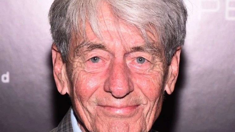 《奥本海默》导演亲叔叔约翰·诺兰过世 曾出演《蝙蝠侠》(图1)