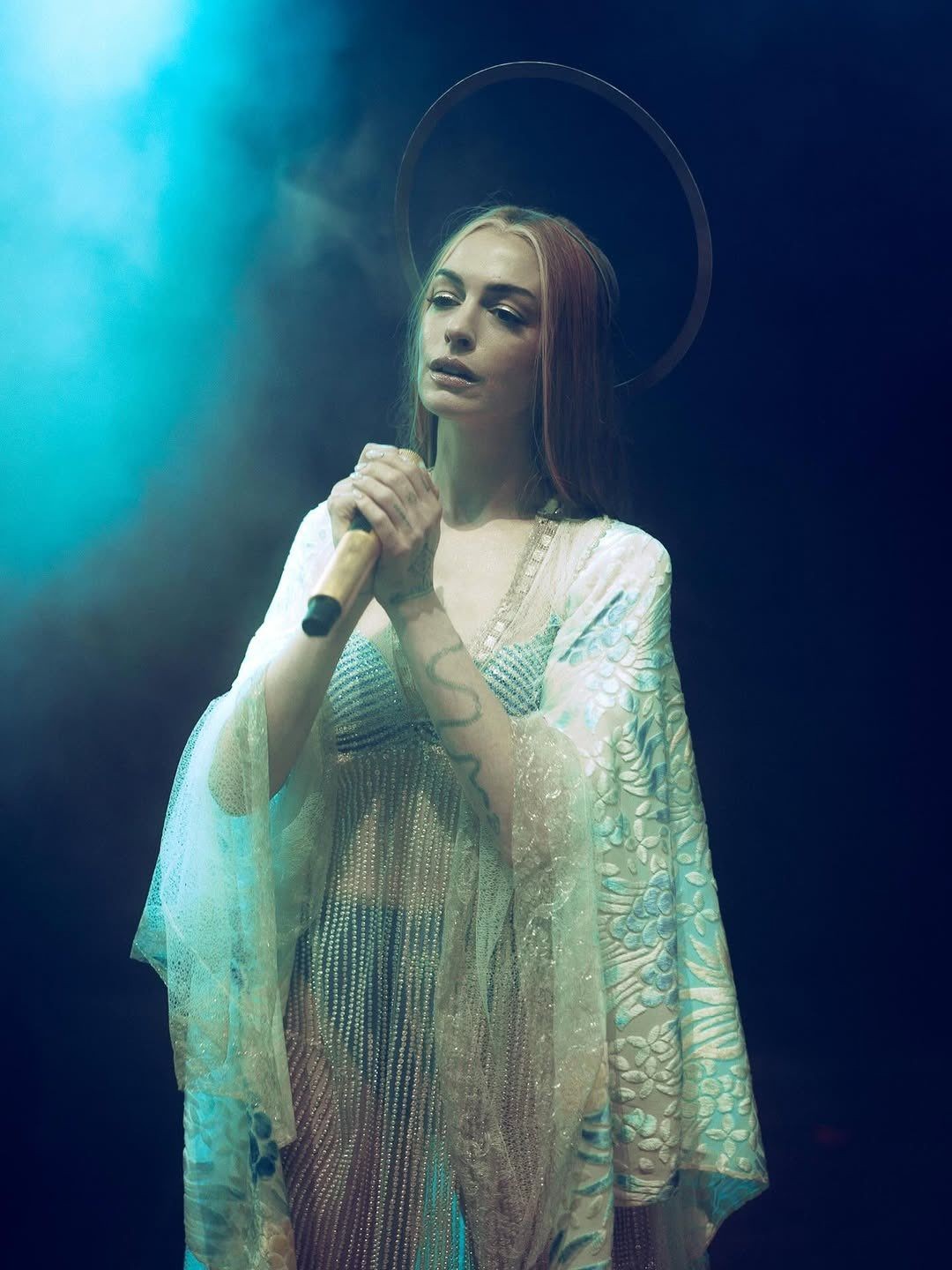 安妮海瑟薇新片《圣母玛利亚》造型曝光 太火辣了！(图8)