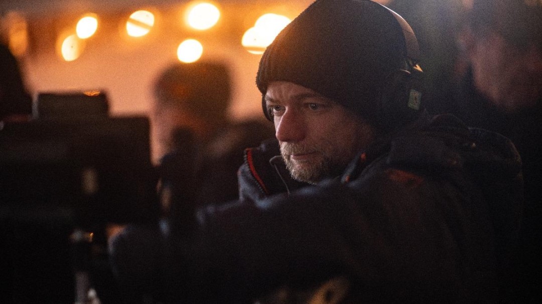 胆子小别看！《验尸官》导演恐怖新片《鬼上车》首曝预告(图2)