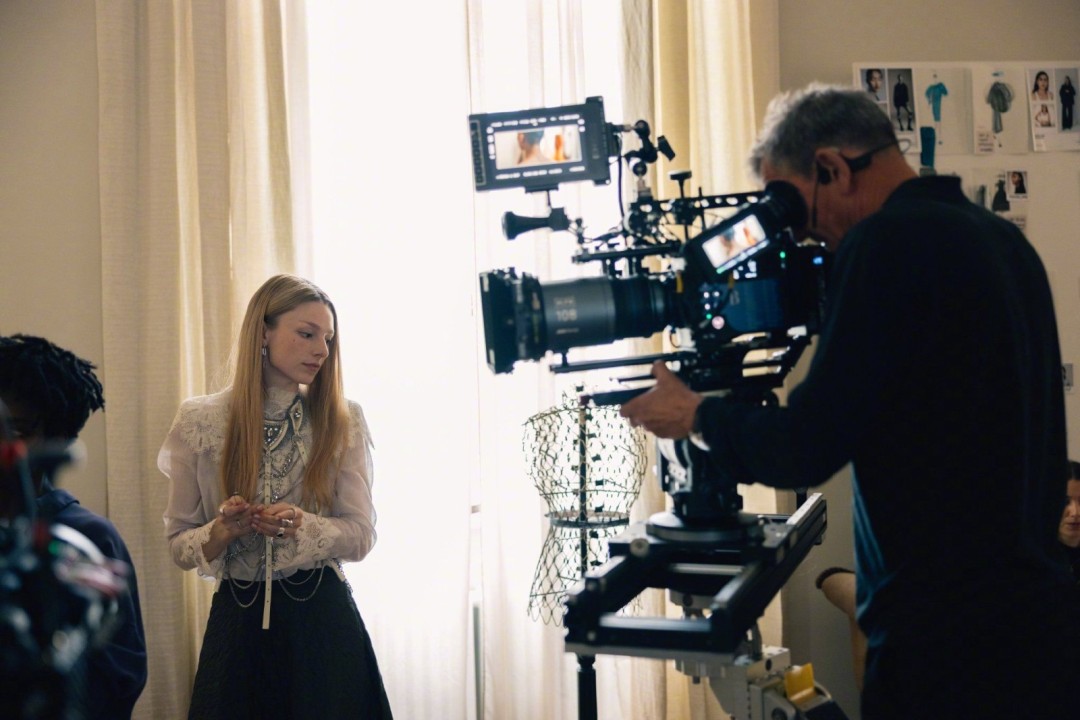 安妮海瑟薇《圣母玛利亚》新预告 妆造很惊艳(图2)