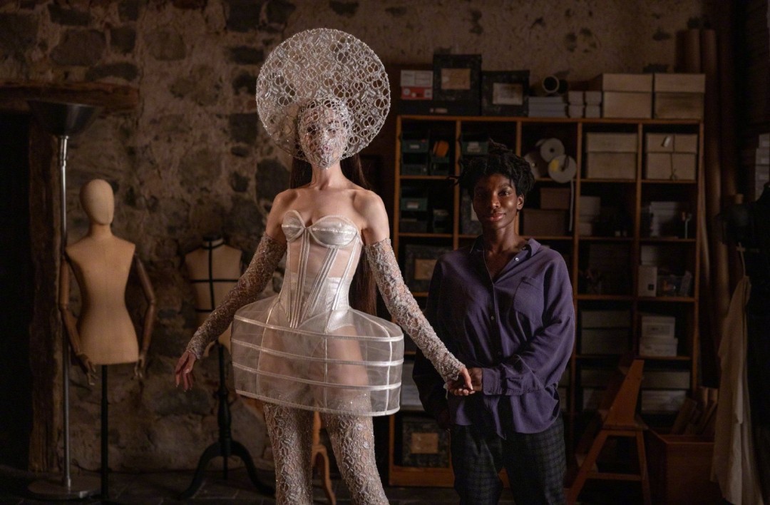 安妮海瑟薇《圣母玛利亚》新预告 妆造很惊艳(图4)